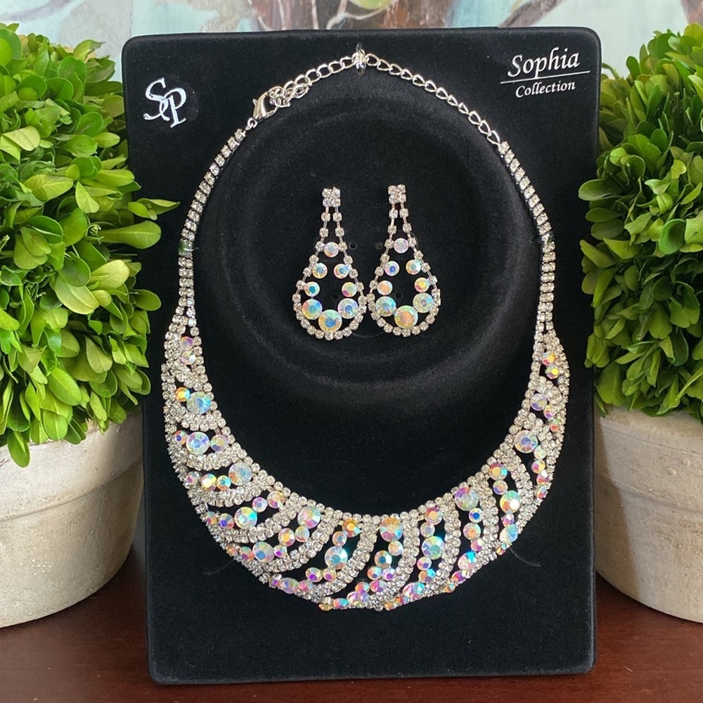 SP SOPHIA COLLECTION NECKLACE & EARRINGS SET - FASHION JEWELRY 🌟NWT🌟